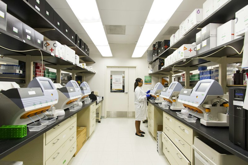 Medical diagnostic samples and laboratory equipment